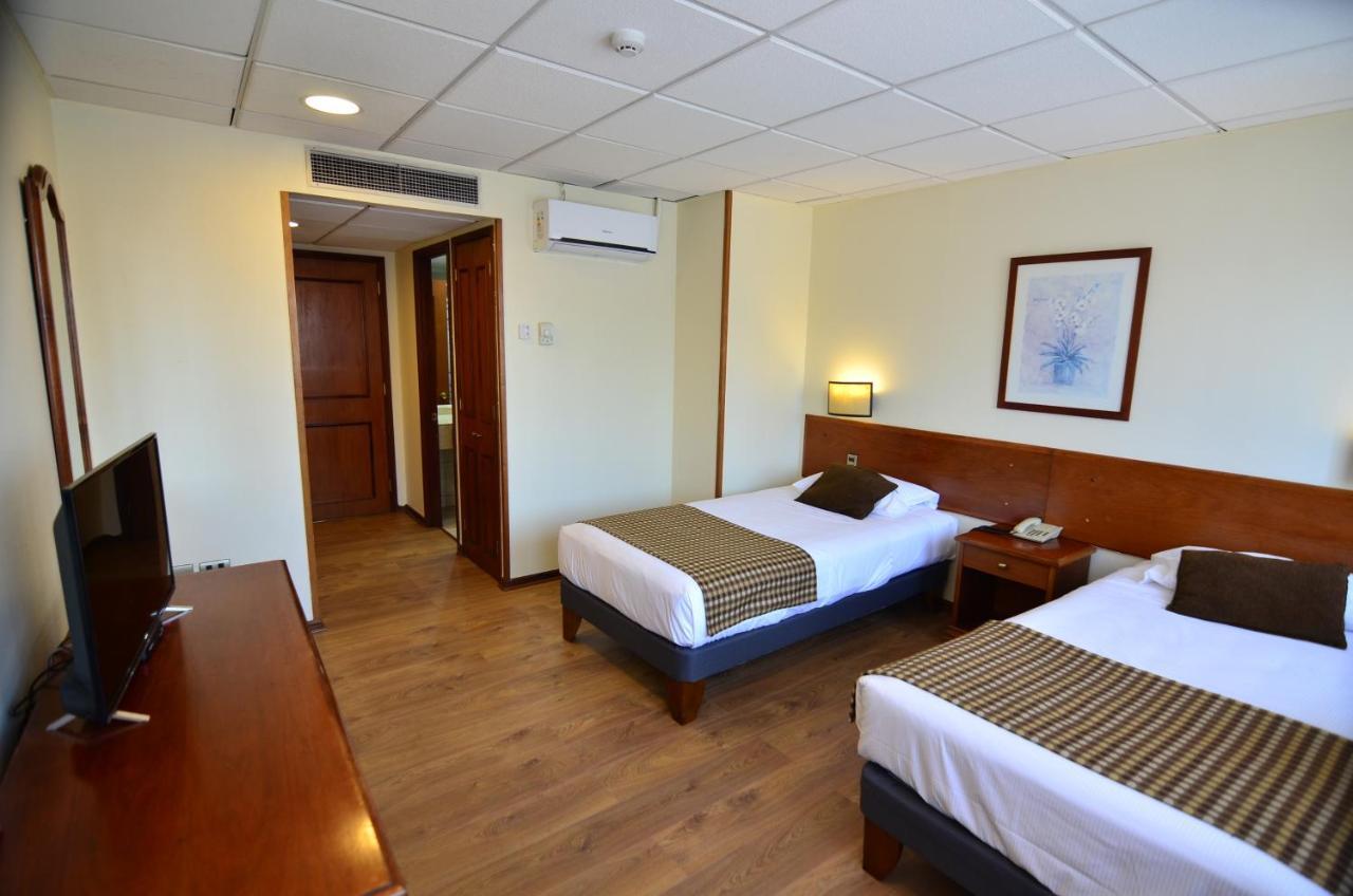 Tur Hotel סנטיאגו מראה חיצוני תמונה